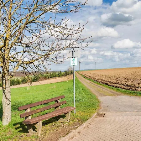 Tranquil Getaway In Scenic Roes