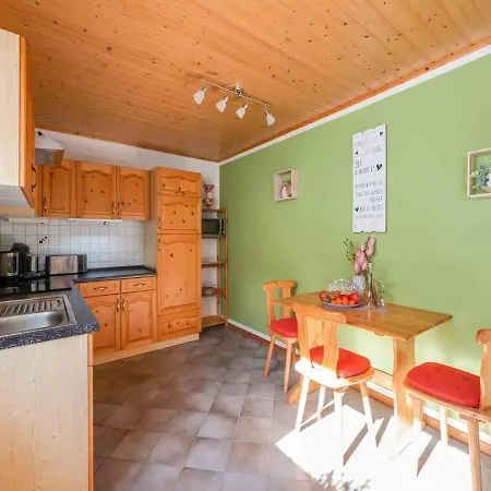 Apartment In The Eifel-mosel With Garden Roes