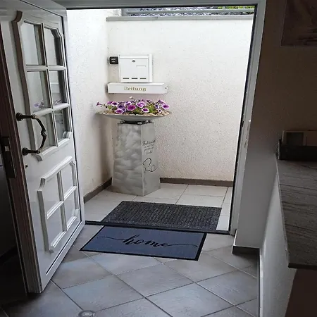 Tranquil Getaway In Scenic Appartement Roes