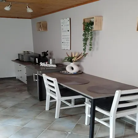 Tranquil Getaway In Scenic Appartement *