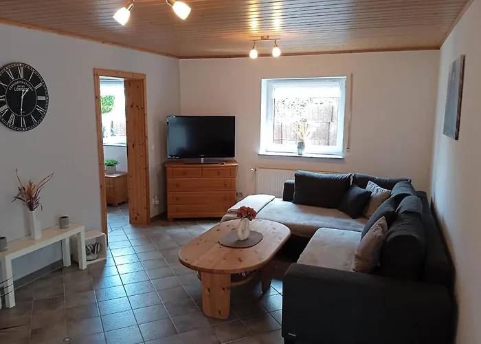 Tranquil Getaway In Scenic Roes