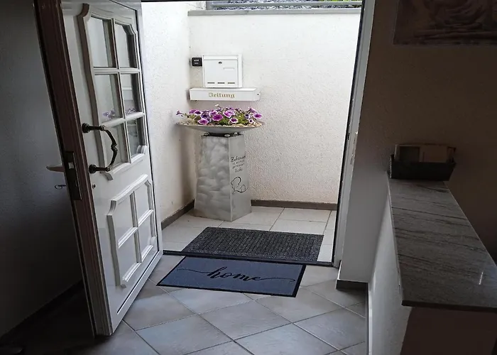 Tranquil Getaway In Scenic Apartamento Roes